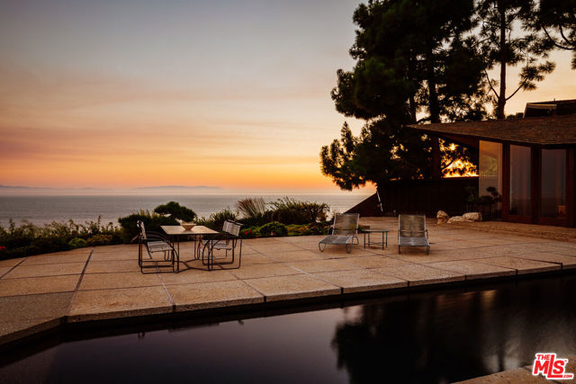 8 Sea Cove Drive, Rancho Palos Verdes CA: https://media.crmls.org/mediaz/4b83081e-9ec6-45b2-ad13-c50a0e2916d1.jpg