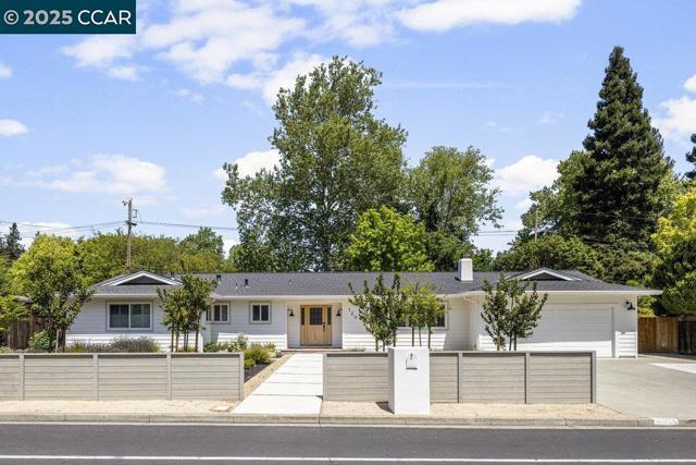 120 Paraiso Dr, Danville CA: https://media.crmls.org/mediaz/4b834f90-6e4f-41bc-b4f8-42b9bac001ec.jpg