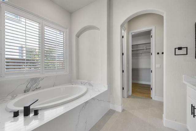 1060 swan river ct, Vacaville CA: https://media.crmls.org/mediaz/4b83659a-dd19-4659-bf12-0be675a360f5.jpg