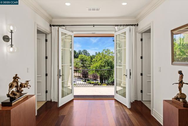 2540 Caballo Ranchero Dr, Diablo CA: https://media.crmls.org/mediaz/4b8370b7-80fd-490e-a972-0b0444710005.jpg
