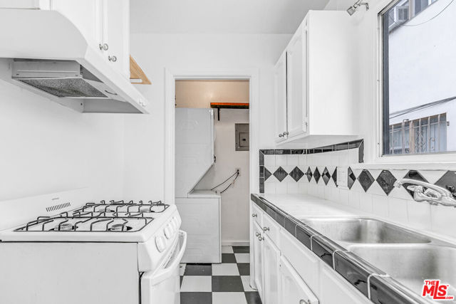 5918 3/4 Willoughby Avenue, Los Angeles CA: https://media.crmls.org/mediaz/4b83fd15-8f1f-44fa-b77c-d09571ea7e26.jpg