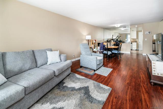 982 E Main St, El Cajon CA: https://media.crmls.org/mediaz/4b84657f-2ed7-4c99-91b2-d3ad6f098368.jpg