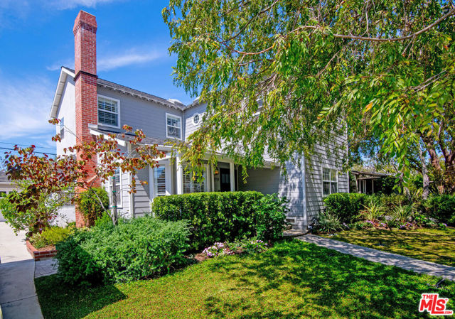 12713 Stanwood Drive, Los Angeles CA: https://media.crmls.org/mediaz/4b846c46-f0d9-4fb0-84ed-ab7d65ed9c69.jpg