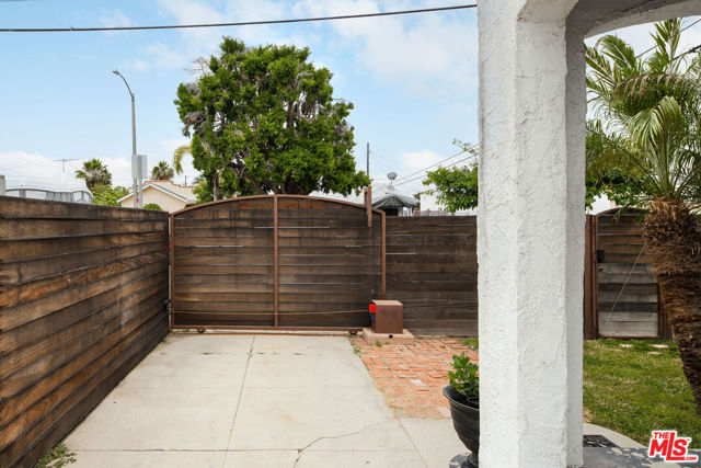 Image 3 for 2625 Carmona Ave, Los Angeles, CA 90016
