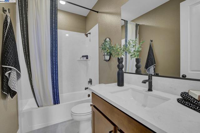 319 W Calabria Drive, Mountain House CA: https://media.crmls.org/mediaz/4b84d15a-8d7c-4e36-ab17-6c2e8f6b594d.jpg
