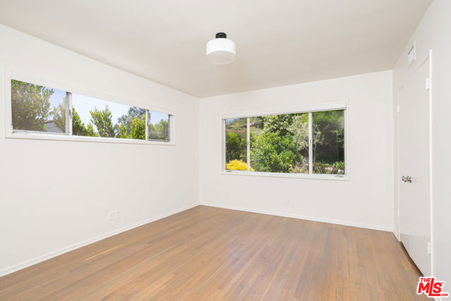 1053 Maroney Lane, Pacific Palisades CA: https://media.crmls.org/mediaz/4b84d72c-2c8e-49f4-9959-78d40db3df6f.jpg