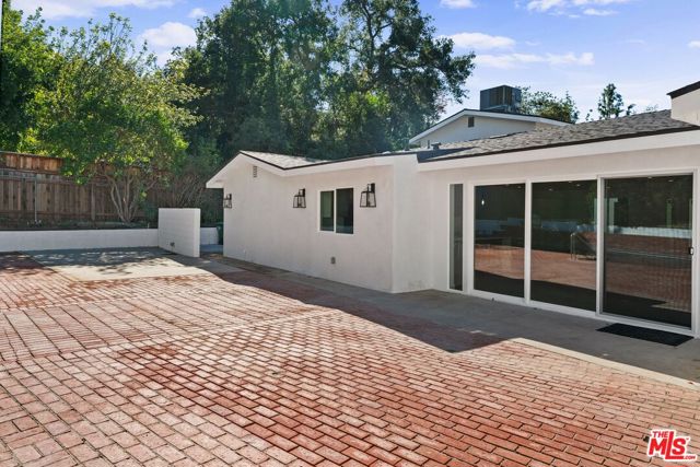 4800 Topeka Drive, Tarzana CA: https://media.crmls.org/mediaz/4b850f01-7e21-4dcc-8221-98ace8f7ad3a.jpg