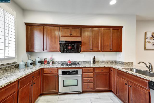 273 Sullivan Way, Hayward CA: https://media.crmls.org/mediaz/4b8594a7-e427-4b07-afb3-d39c7d43d0ff.jpg