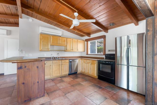8968 Rocket Ridge Rd, Lakeside CA: https://media.crmls.org/mediaz/4b860417-a2cb-47e7-8a26-1ec58b5b151e.jpg