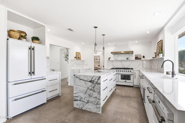 34 Vientos Road, Camarillo CA: https://media.crmls.org/mediaz/4b860904-f74d-462e-9688-71cd07aedb39.jpg