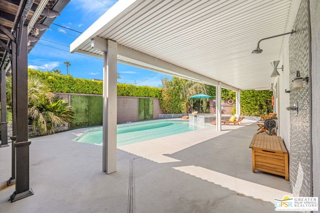 547 N Sunrise Way, Palm Springs CA: https://media.crmls.org/mediaz/4b862f91-61be-4dcd-8eaf-b0fc3ce4cd61.jpg