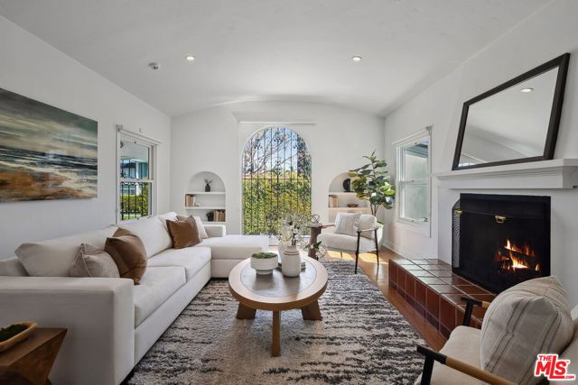 149 S Wetherly Drive, Beverly Hills CA: https://media.crmls.org/mediaz/4b866219-6cb4-474e-9dab-d7e420e19035.jpg
