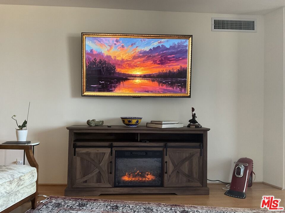 https://media.crmls.org/mediaz/4b86c7ef-b289-423d-baae-b25bfe1d1cc4.jpg?preset=X-Large