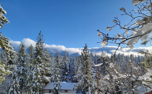 43734 Yosemite Drive, Big Bear CA: https://media.crmls.org/mediaz/4b86dd53-c641-4f00-8ce0-add95f06d864.jpg