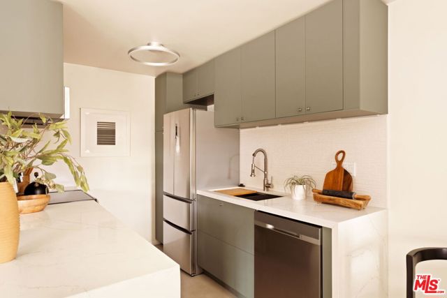 970 Palm Avenue, West Hollywood CA: https://media.crmls.org/mediaz/4b86e10f-326d-489a-8e64-1b3e4dfe72fe.jpg