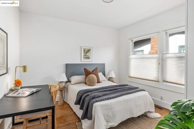 1334 Derby St, Berkeley CA: https://media.crmls.org/mediaz/4b871256-cf8e-437d-a7ef-1ffc2d805394.jpg