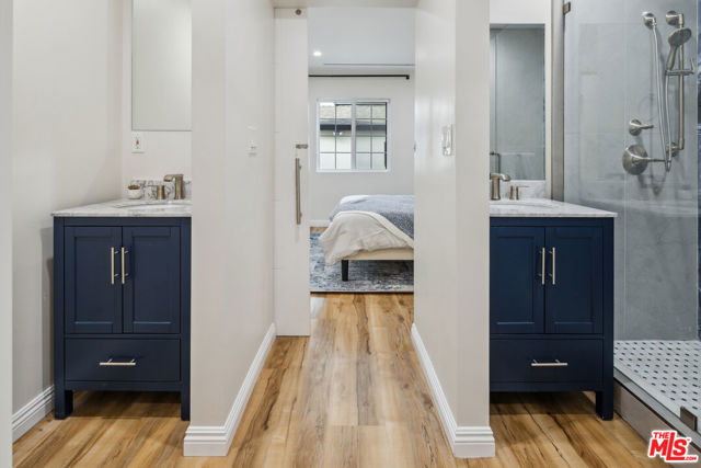 3976 Mclaughlin Avenue, Los Angeles CA: https://media.crmls.org/mediaz/4b8746a0-3ff3-4a1d-ab87-1a8468148c24.jpg