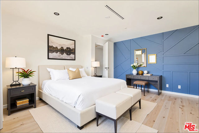 1610 Viewmont Drive, Los Angeles CA: https://media.crmls.org/mediaz/4b8796d3-427b-4691-983b-44e515b70c47.jpg