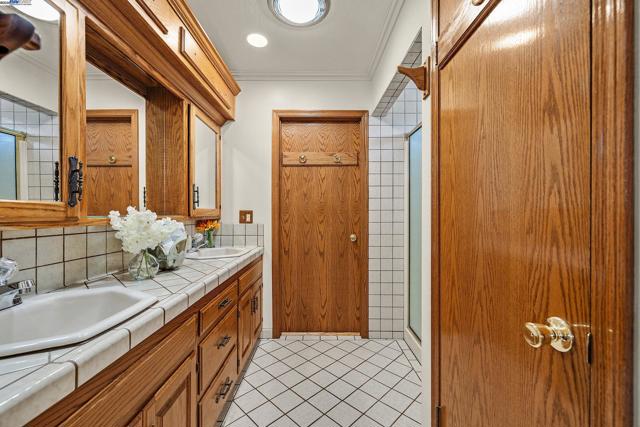 5645 Lemke Pl, Fremont CA: https://media.crmls.org/mediaz/4b87f8a5-e3a5-4612-94e5-338d70f8d47c.jpg