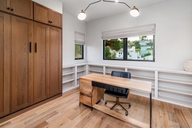 1041 Van Nuys St, San Diego CA: https://media.crmls.org/mediaz/4b88051b-b519-4775-8289-54e72e8a6b85.jpg