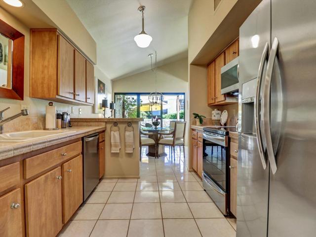 2371 Via Sonoma, Palm Springs CA: https://media.crmls.org/mediaz/4b889fe2-d958-4152-bd24-3ea6cad78753.jpg