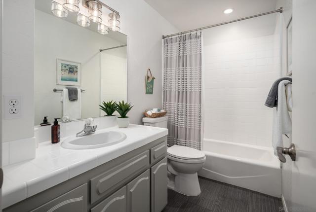 6732 6734 Antilope St, Carlsbad CA: https://media.crmls.org/mediaz/4b88d482-c8e8-42ce-a60e-3563fa1b6c2b.jpg