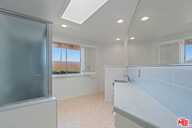2200 Jeffersonia Way, Los Angeles CA: https://media.crmls.org/mediaz/4b88df21-b2cb-4c77-abf0-9894c296eba3.jpg