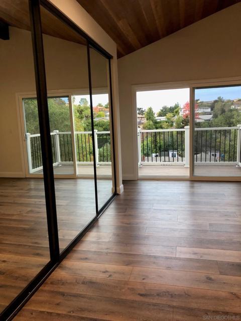 1935 Nautilus St, La Jolla CA: https://media.crmls.org/mediaz/4b88f22f-3292-4e3b-87f3-c07732e13346.jpg