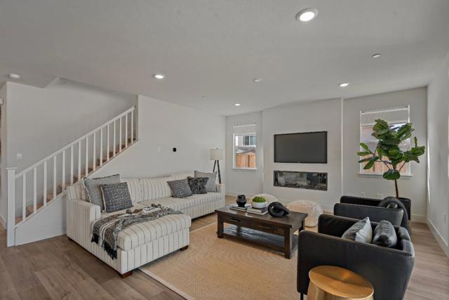 191 Scarlett Way, Hollister CA: https://media.crmls.org/mediaz/4b8958dd-3d06-4526-ba77-9ed22469f1e1.jpg