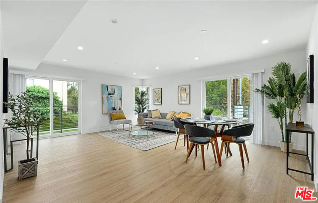 5405 Hermitage Avenue #204