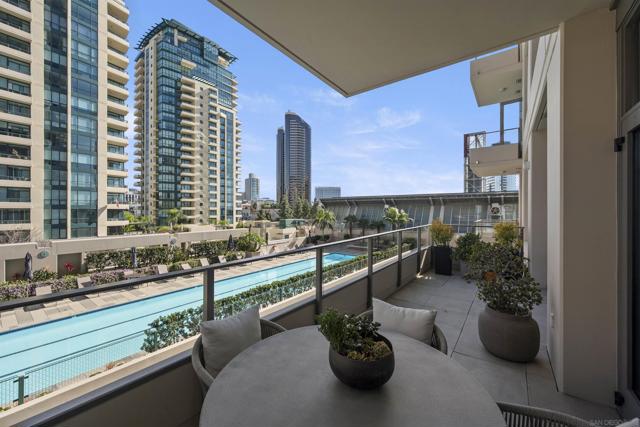 550 Front St, San Diego CA: https://media.crmls.org/mediaz/4b8979f3-4aa3-4111-a84c-09db84a177a8.jpg