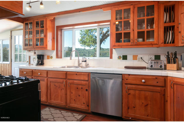 250 Verde Oak Drive, Oak View CA: https://media.crmls.org/mediaz/4b89e0d8-8f6d-4651-81c9-7084a7f20a90.jpg