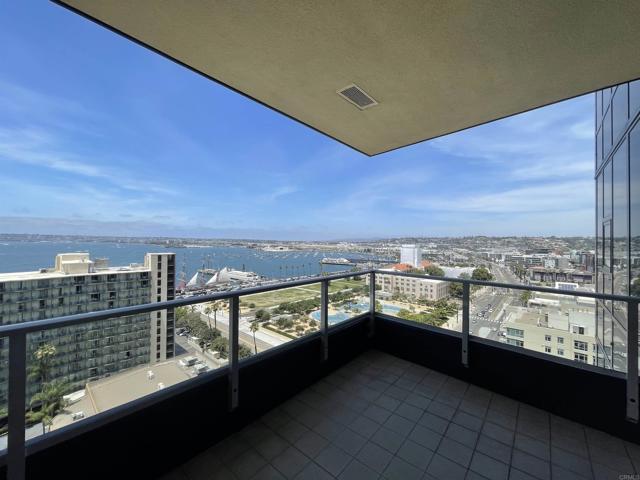 Detail Gallery Image 1 of 1 For 1325 Pacific Hwy #1707,  San Diego,  CA 92101 - 2 Beds | 2 Baths