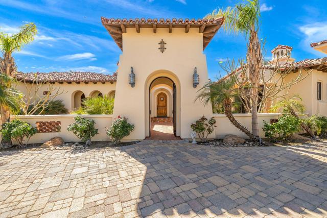 4 Terra Vista Court, Rancho Mirage CA: https://media.crmls.org/mediaz/4b8a663f-efeb-46a6-ac8f-0b7394363ad8.jpg