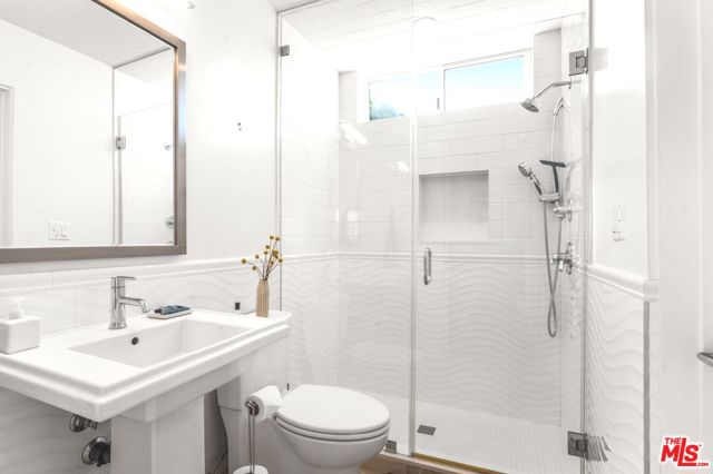 3501 Esplanade, Marina del Rey CA: https://media.crmls.org/mediaz/4b8b2d11-0054-427d-90af-93e93c6963fc.jpg
