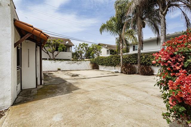 774 Laguna, Carlsbad CA: https://media.crmls.org/mediaz/4b8c1c1a-a932-4005-ae33-9acfd1bdd5f5.jpg