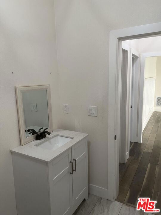 1414 N Las Palmas Avenue, Los Angeles CA: https://media.crmls.org/mediaz/4b8c5b68-ba5e-4c72-bb5a-73d11385262e.jpg