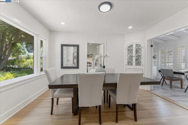 405 Kingsley Ave, Palo Alto CA: https://media.crmls.org/mediaz/4b8c5e83-f266-49bb-b86a-fab5829741f4.jpg