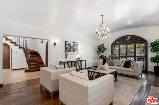 664 S Highland Avenue, Los Angeles CA: https://media.crmls.org/mediaz/4b8c6917-ffc9-4d9c-972e-16ec46a25ded.jpg