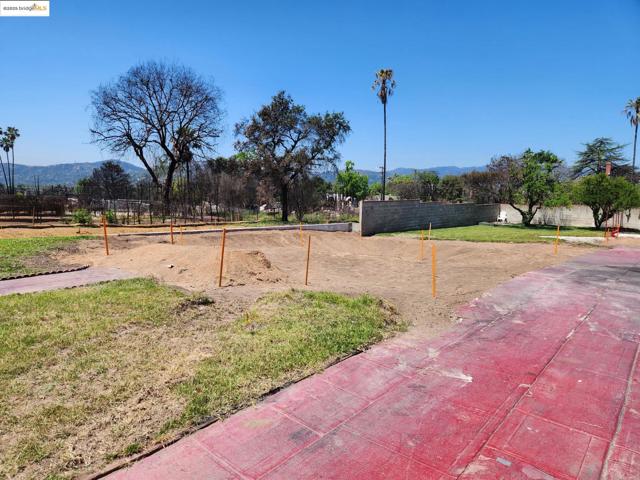 3183 Grandeur, Altadena CA: https://media.crmls.org/mediaz/4b8c9582-a757-4354-a19f-d7a9e7adb487.jpg