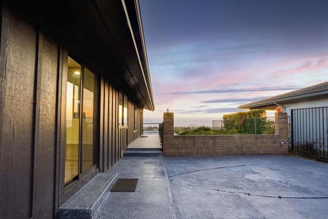 752 Monserate Ave, Chula Vista CA: https://media.crmls.org/mediaz/4b8d24b5-dad7-4237-9372-9110539bf503.jpg