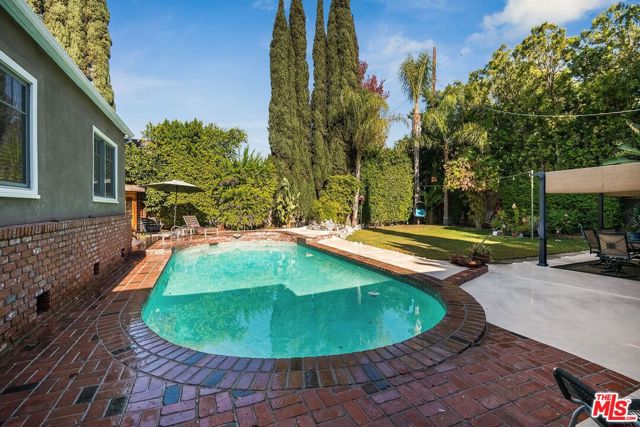 4538 Lemp Avenue, Studio City CA: https://media.crmls.org/mediaz/4b8d5b26-c0e8-4fcb-8f09-885988bac68a.jpg