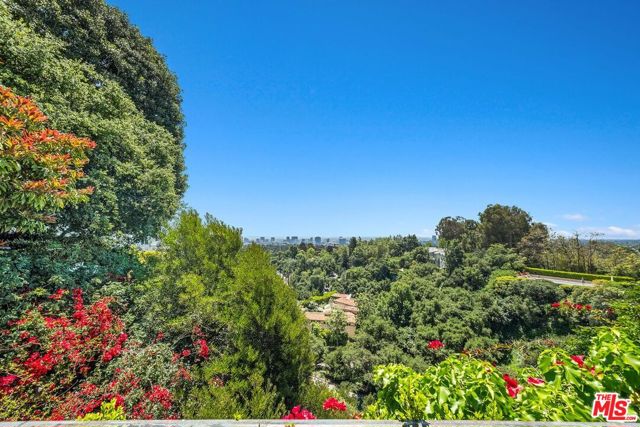 11080 Chalon Road, Los Angeles CA: https://media.crmls.org/mediaz/4b8d6457-2304-4d8b-8e44-c9628cdfcf4b.jpg