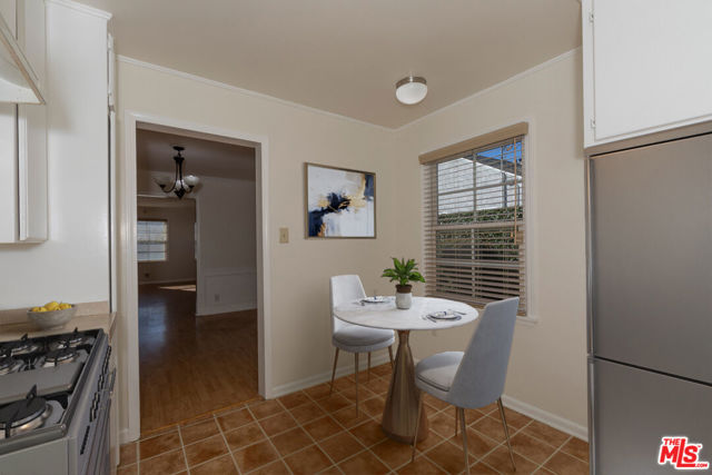 5260 Parkglen Avenue, Los Angeles CA: https://media.crmls.org/mediaz/4b8dc573-0ee2-447c-a14c-b0d10aa5dcf8.jpg