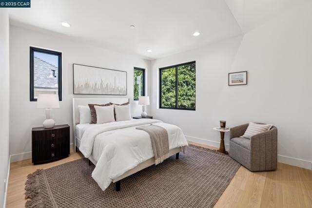 1270 64th St, Emeryville CA: https://media.crmls.org/mediaz/4b8e2c7a-61b7-4e72-9888-1dbbf65d614e.jpg