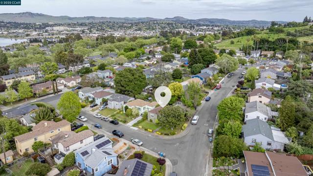 6 View St, Vallejo CA: https://media.crmls.org/mediaz/4b8e4afc-c9cd-4231-b23b-afa133a16d4f.jpg