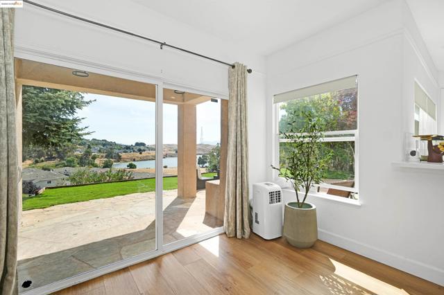 153 Camino Del Sol, Vallejo CA: https://media.crmls.org/mediaz/4b8e5c53-0454-4218-bd14-44c90f4b3e88.jpg