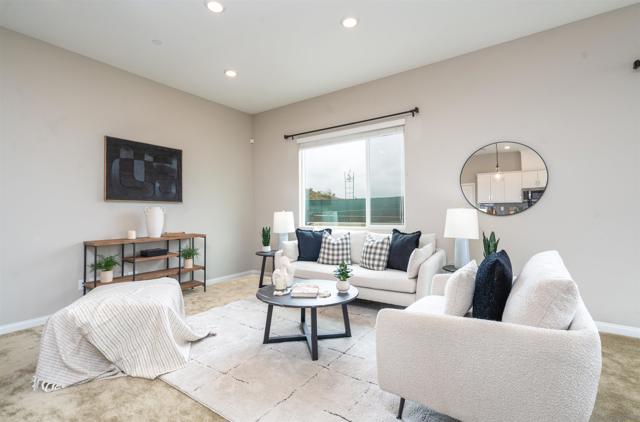 2078 Bluestone Cir, Chula Vista CA: https://media.crmls.org/mediaz/4b8e6e64-2ea4-4cda-8e99-f6a1eac92647.jpg