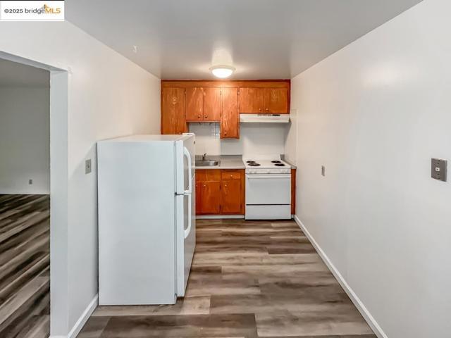 2741 Dwight Way, Berkeley CA: https://media.crmls.org/mediaz/4b8ef5d8-c887-496e-adf7-7284025b39d7.jpg