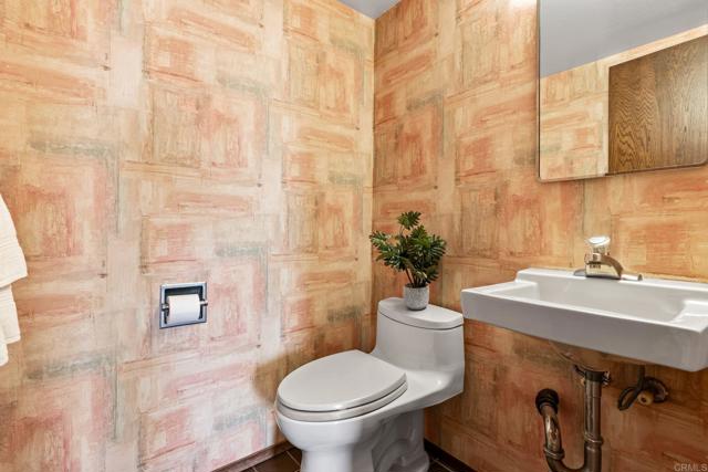 6960 Via Estrada, La Jolla CA: https://media.crmls.org/mediaz/4b8efc88-fc20-47de-86b9-940076abbb6c.jpg